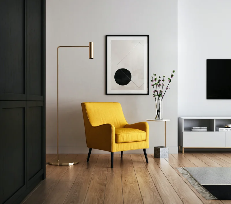 Estancia minimalista con butaca amarilla y suelo de madera